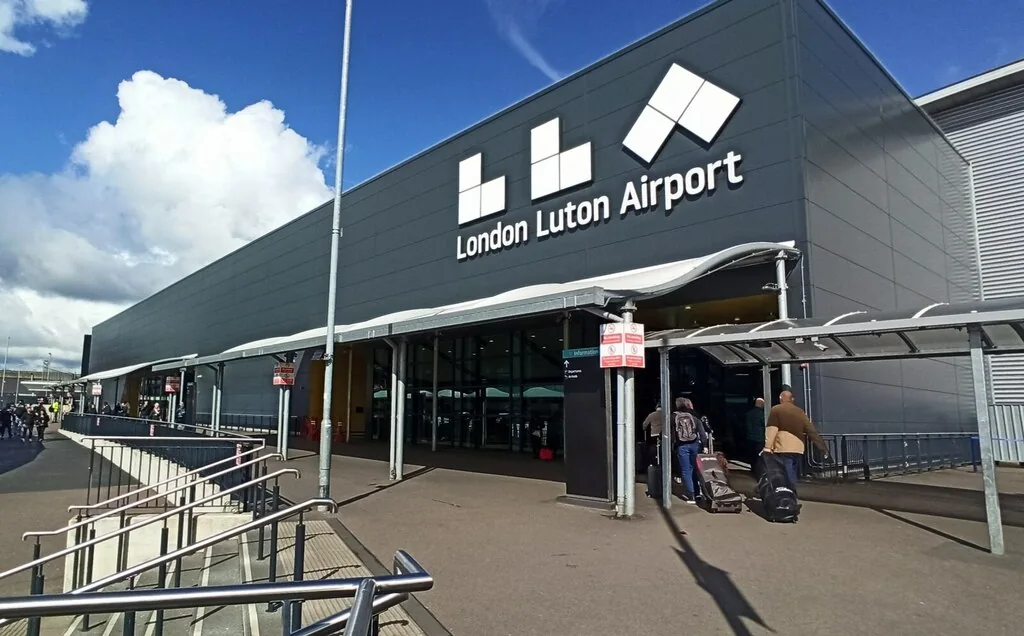 Heathrow to Luton Airport airport transfer